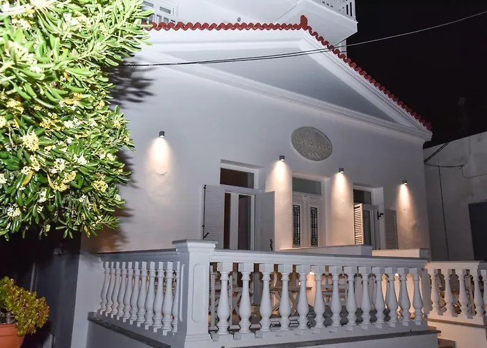 Agnantio Penzion Tínos